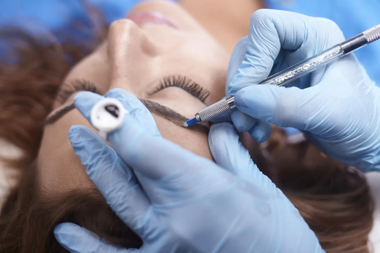 Microblading – Permanent Make-up Augenbrauen bei BELLESOI Leipzig