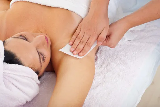 Waxing – Haarentfernung mit Warmwachs bei BELLESOI Leipzig